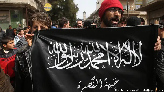 Un presunto criminal de guerra sirio del Frente Al Nusra, sospechoso de haber participado en el asesinato de decenas de soldados que estaban prisioneros, fue detenido anoche por la policía alemana por orden de la fiscalía en Düsseldorf. (2.03.2017)