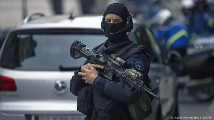 Frankreich Salah Abdeslam wird in den Justizpalast überführt