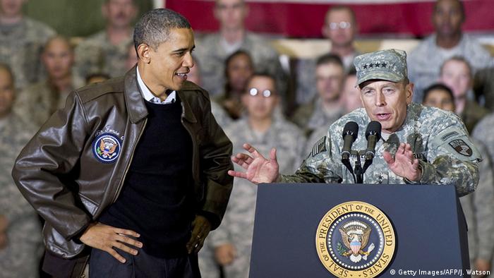 General David Petraeus und Barak Obama in afghanistan im Dezember 2010 (Foto: Getty Images/AFP/J. Watson)