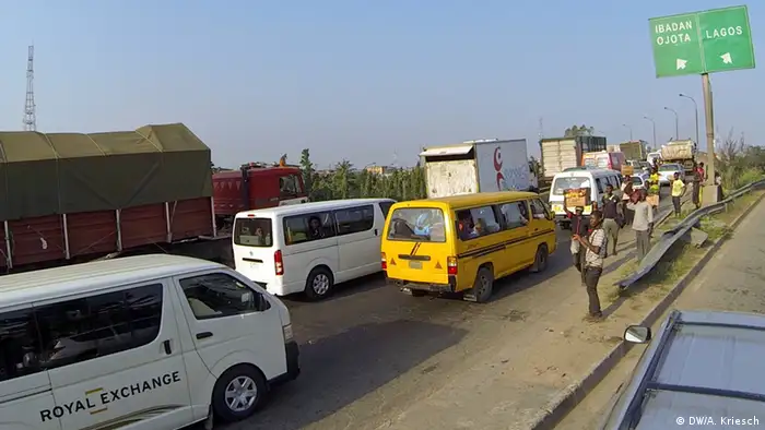 Rush Hour auf einer Straße in Lagos (Foto: Adrian Kriesch)