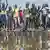 Protestierende Menschen in einer Straße in Bujumbura (Foto: dpa)