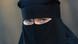 Porträt einer Frau mit blauen Augen und Niqab Porträt einer Frau mit blauen Augen und Niqab