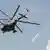 Russischer Mi-8 Helikopter in der Luft