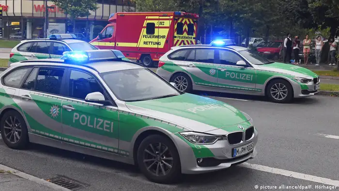 Deutschland Polizeifahrzeuge in München