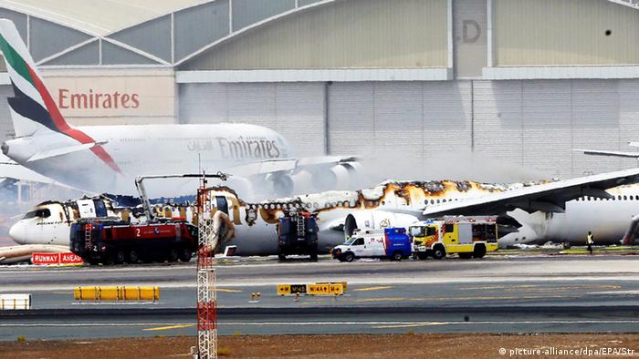 VAE Emirates-Boeing geht nach Notlandung in Flammen auf in Dubai