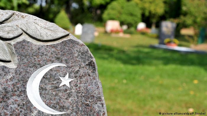 Grabstein auf einem muslimischen Friedhof (Foto: picture-alliance/dpa/P.Strobel)