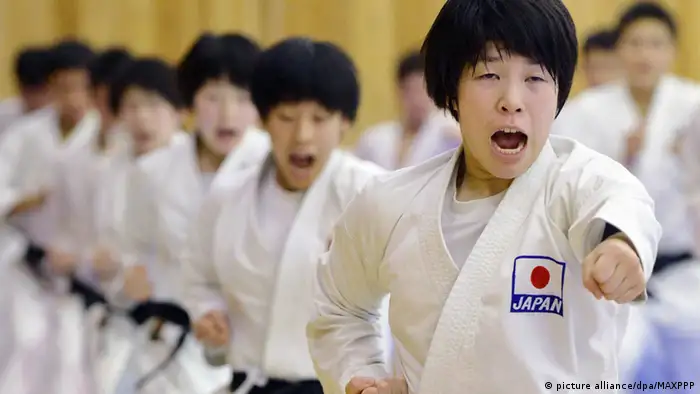 Japan Karate Sportler der Teikyo Universität
