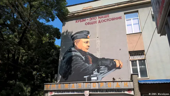 Ein Putin-Bild auf der Wand eines Wohnhauses in Simferopol.