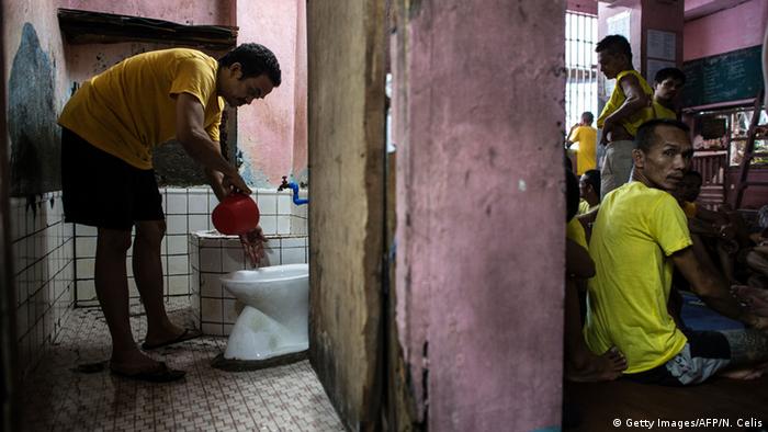Philippinen Quezon City Gefängnis Putzdienst Toiletten