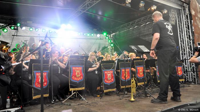 Wacken Open Air 2016, die Wacken Firefighters (Foto: Silke Wünsch)