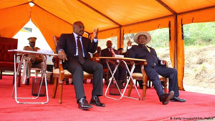Treffen zwischen Präsidenten Joseph Kabila und Yoweri Museveni Foto: KUDRA MALIRO/AFP/Getty Images