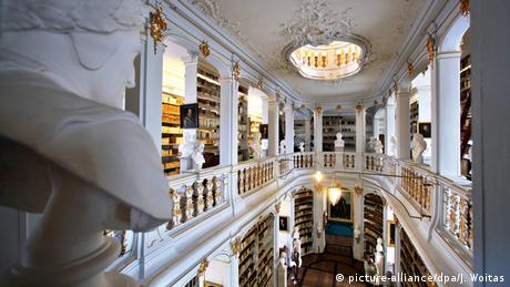 Deutschland Anna Amalia Bibliothek in Weimar (picture-alliance/dpa/J. Woitas)