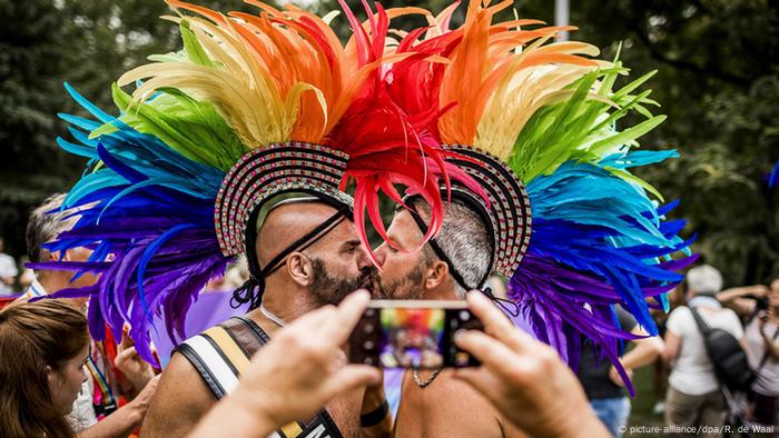 Najnowsze Statystyki Nt Spolecznosci Lgbt W Europie Niemcy Na Czele Zycie W Niemczech Spoleczenstwo Lifestyle Ciekawostki Dw 05 11 2016