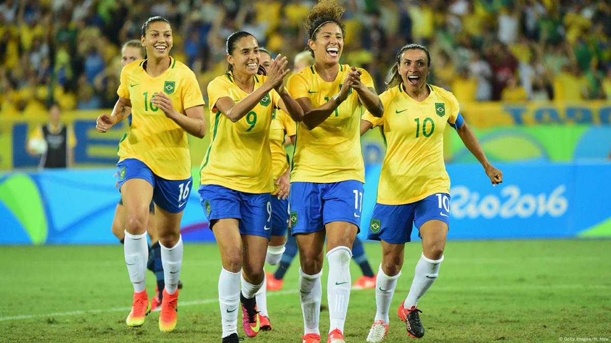 Pioneira do futebol americano feminino no Brasil, carioca disputa a liga  dos EUA