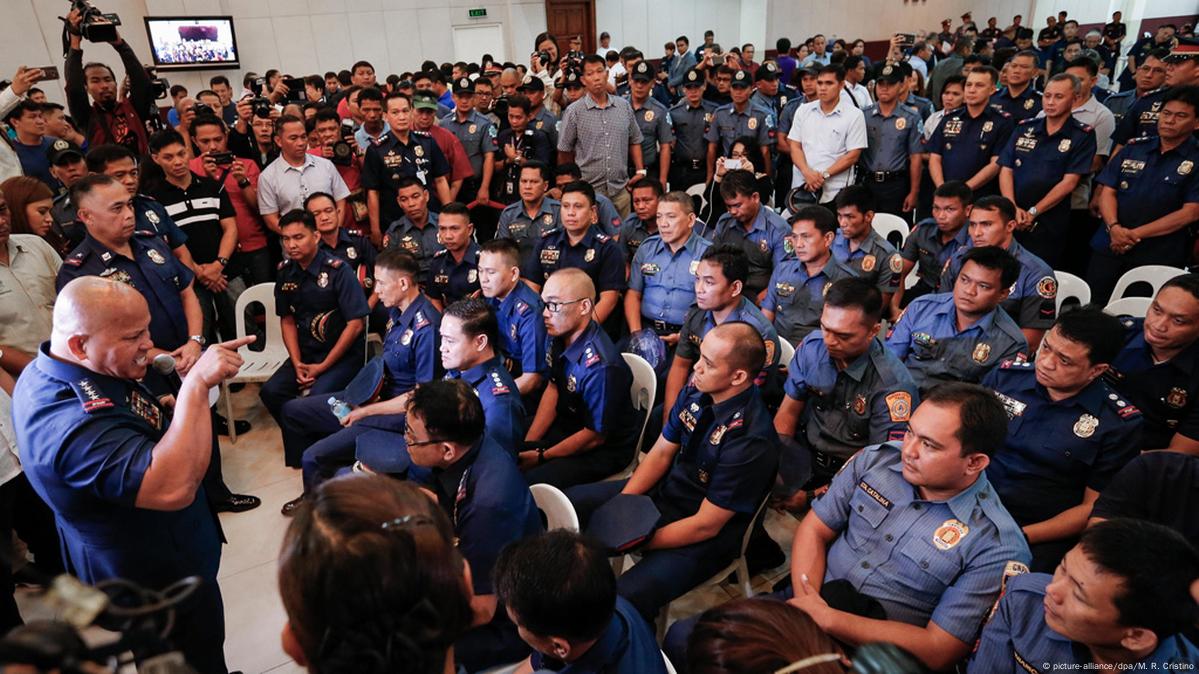 Filipino Officials Surrender Over Drug Links Dw 08 08 2016