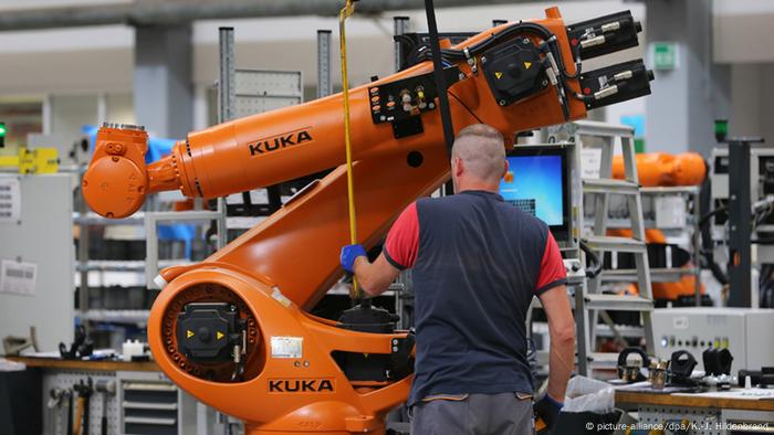Deutschland Augsburg Kuka wird vom chinesischen Midea Konzern übernommen (picture-alliance/dpa/K.-J. Hildenbrand)