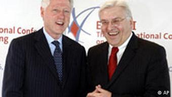 Frühwarnkonferenz in Bonn Bill Clinton und Frank-Walter Steinmeier