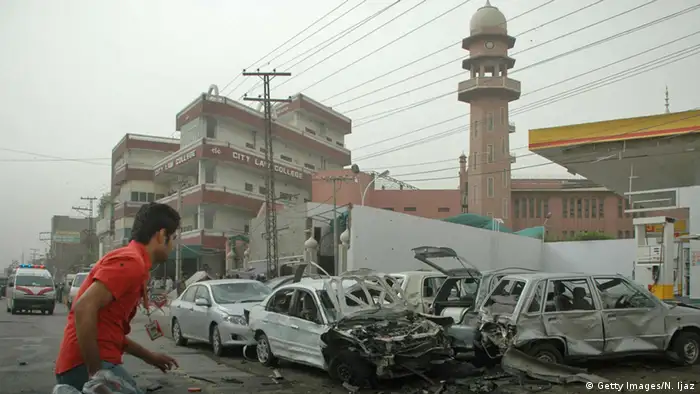 Pakistan Lahore Bombenanschlag auf Moschee mit 82 Toten