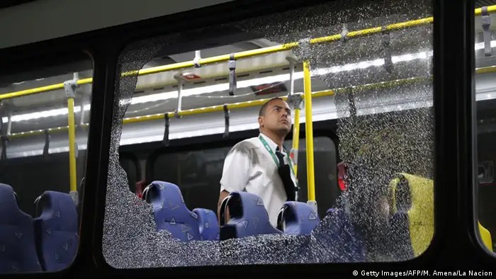 Brasilien Rio 2016 Media Bus attackiert