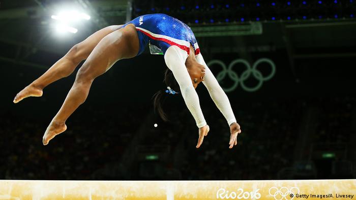 Olympics Simone Biles Wins Second Gymnastics Gold In Us One Two Sports German Football And Major International Sports News Dw 11 08 2016