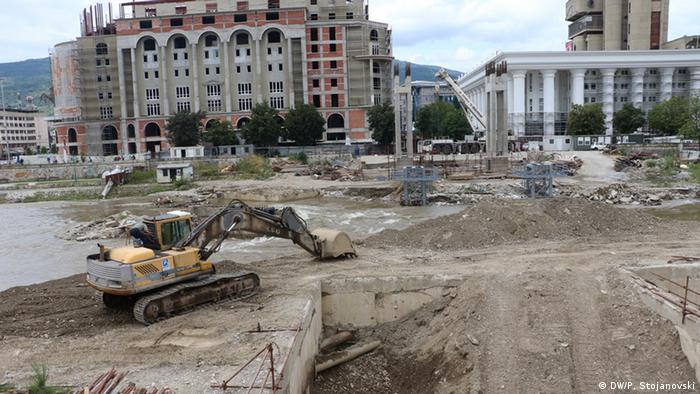 Mazedonien Bauarbeiten Riesenrad in Skopje