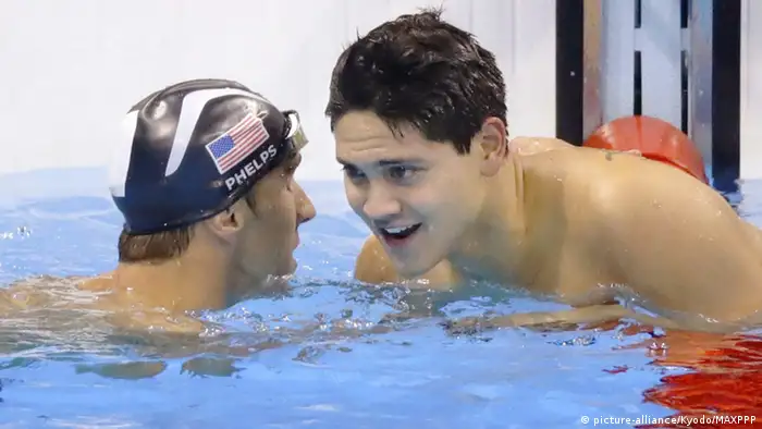 Rio Olympische Spiele Schwimmen Joseph Schooling Singapur (R) und Phelps