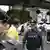 Thailand Bangkok Polzisten auf Straße
