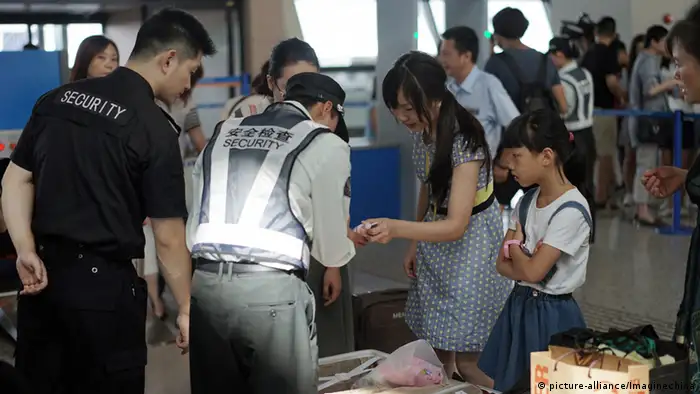 China Shanghai Pudong International Airport Sicherheitscheck