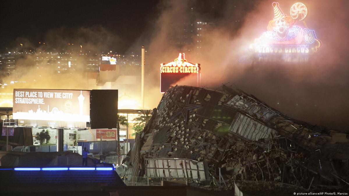 Riviera implosion: Watch Las Vegas casino's last tower come down – The  Mercury News