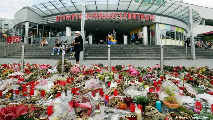 A memorial outside of the Olympia shopping mall in Munich, Germany where a mass shooting took place (Getty Images/J. Simon)