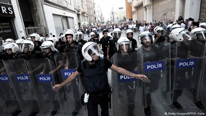 Türkei Polizisten in in Istanbul (Getty Images/AFP/O. Kose)