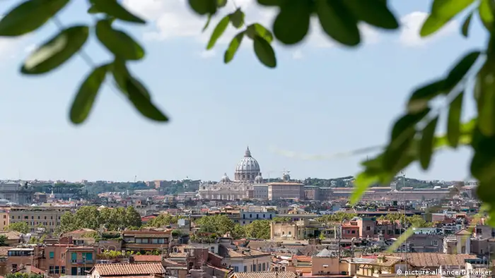 Italien Blick auf Rom und den Vatikan mit Petersdom