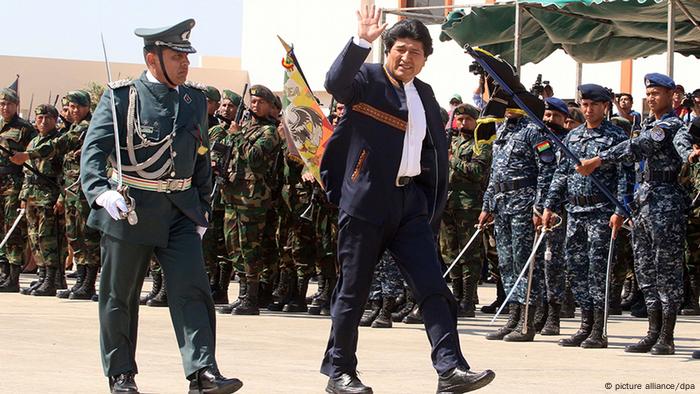 Bolivien Morales öffnet Antiimperialistischen Kommandoschule 