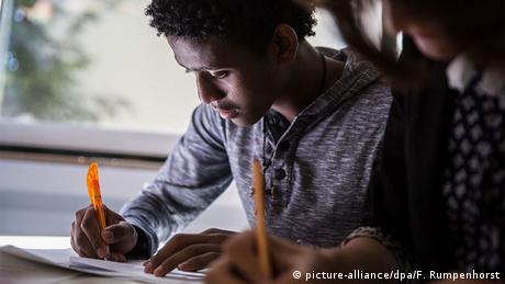 Symbolbild Deutschland Flüchtlinge Bildung