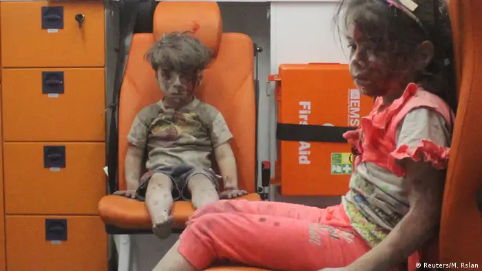 Syrien Aleppo verletzter Junge Omran Daqneesh und Schwester