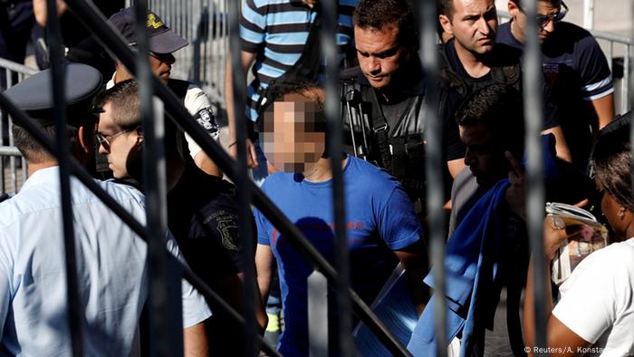 Griechenland Athen Türkischer Soldat nach Flucht (Reuters/A. Konstantinidis)