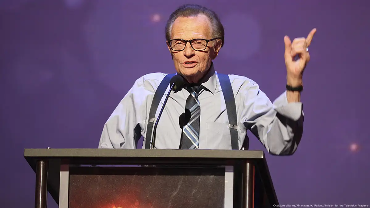 Tributes pour in for legendary talk show host Larry King