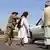 Afghanistan Kunduz Polizei kontrolliert Auto