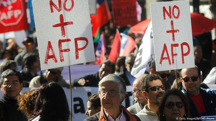 Miles de chilenos protestan contra el sistema de pensiones | América Latina | DW | 21.08.2016