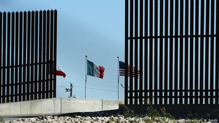 Symbolbild Grenze zwischen Mexiko un den USA