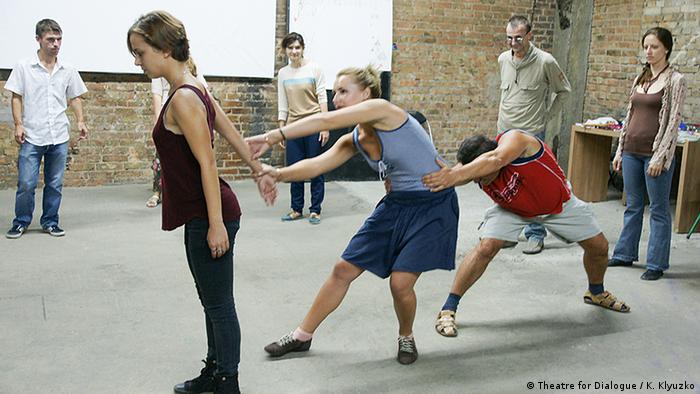 Учасники створюють образи на семінарі з методики театру пригноблених на фестивалі Гогольфест у Києві