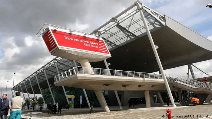 Albanien Flughafen Mutter Teresa in Tirana