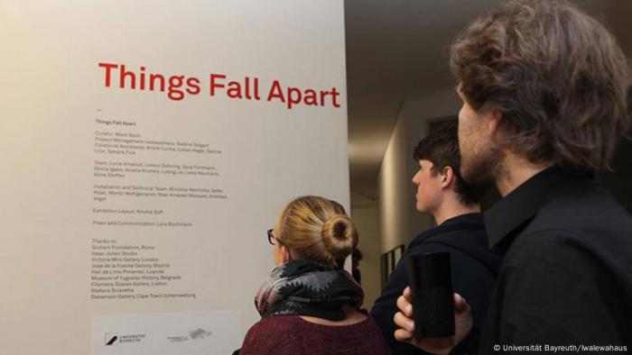 Deutschland Ausstellung Things Fall Apart im Bayreuther Iwalewahaus