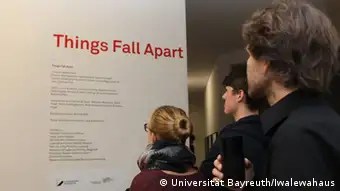 Deutschland Ausstellung Things Fall Apart im Bayreuther Iwalewahaus