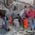 Спасатели в Аматриче разгребают завалы после землетрясения