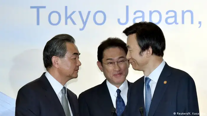 Japan Tokio Außenminister Treffen Fumio Kishida und Yun Byung-Se