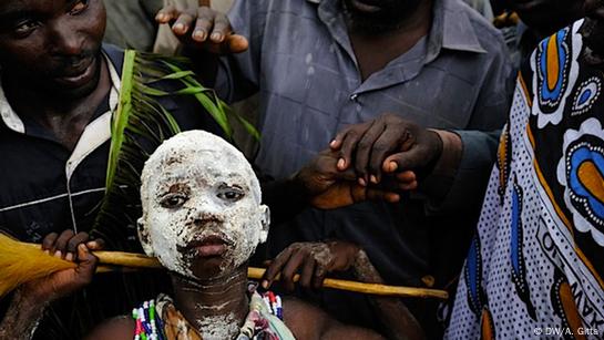 Ugandan Circumcision Ceremony Becomes A Tourist Attraction Dw 08242016 0272