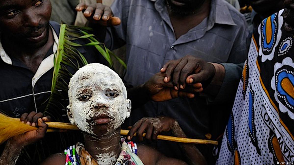 Ugandan Circumcision Ceremony Becomes A Tourist Attraction Dw 08 24 2016