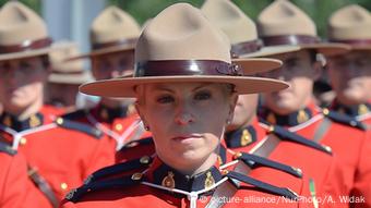 Canada S Mounted Police Allow Women To Wear The Hijab News Dw 25 08 2016