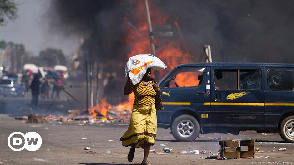 Zimbabwean businesses call for end to protests – DW – 09/01/2016